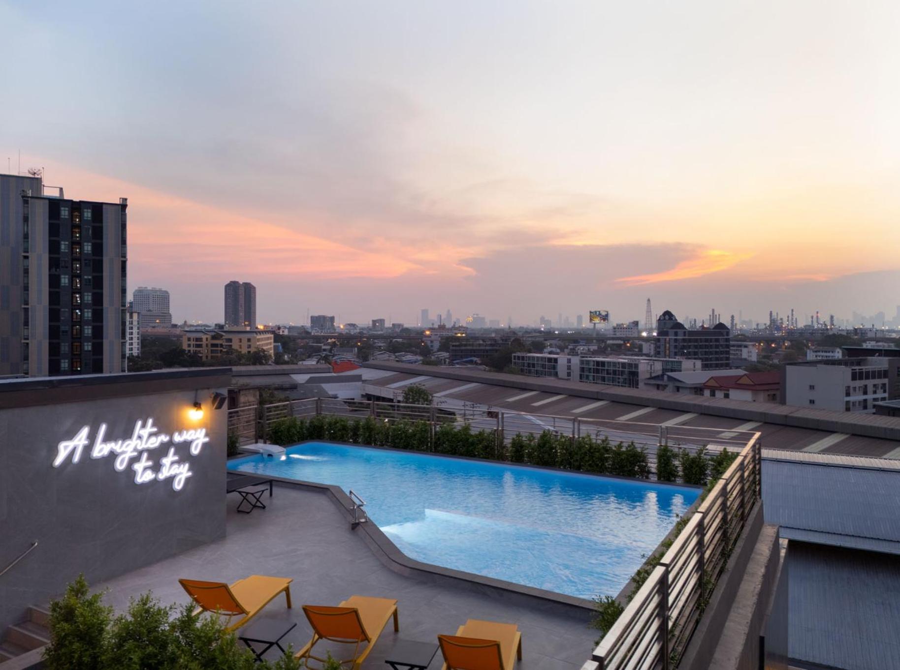 Lumen Bangkok Udomsuk Station Hotel Exterior photo